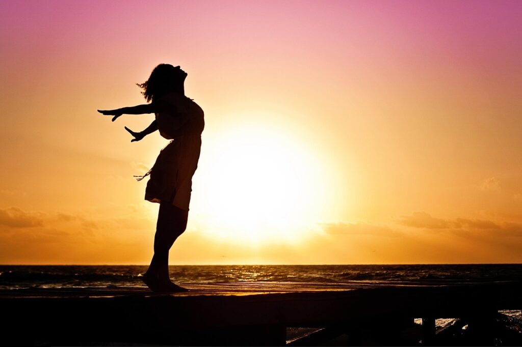 new year background, woman, silhouette, sunset, beach, sea, ocean, horizon, sunrise, dawn, nature, dusk, backlighting, woman silhouettes, happiness, freedom, joy
